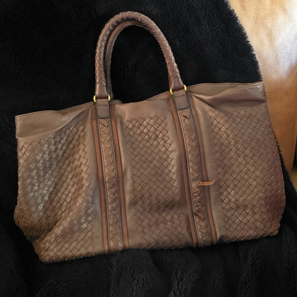 Leather travel bag